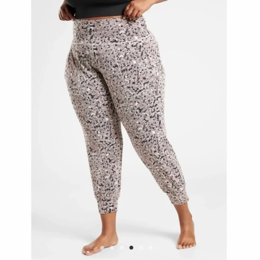 Athleta Salutation Textured Jogger Pants